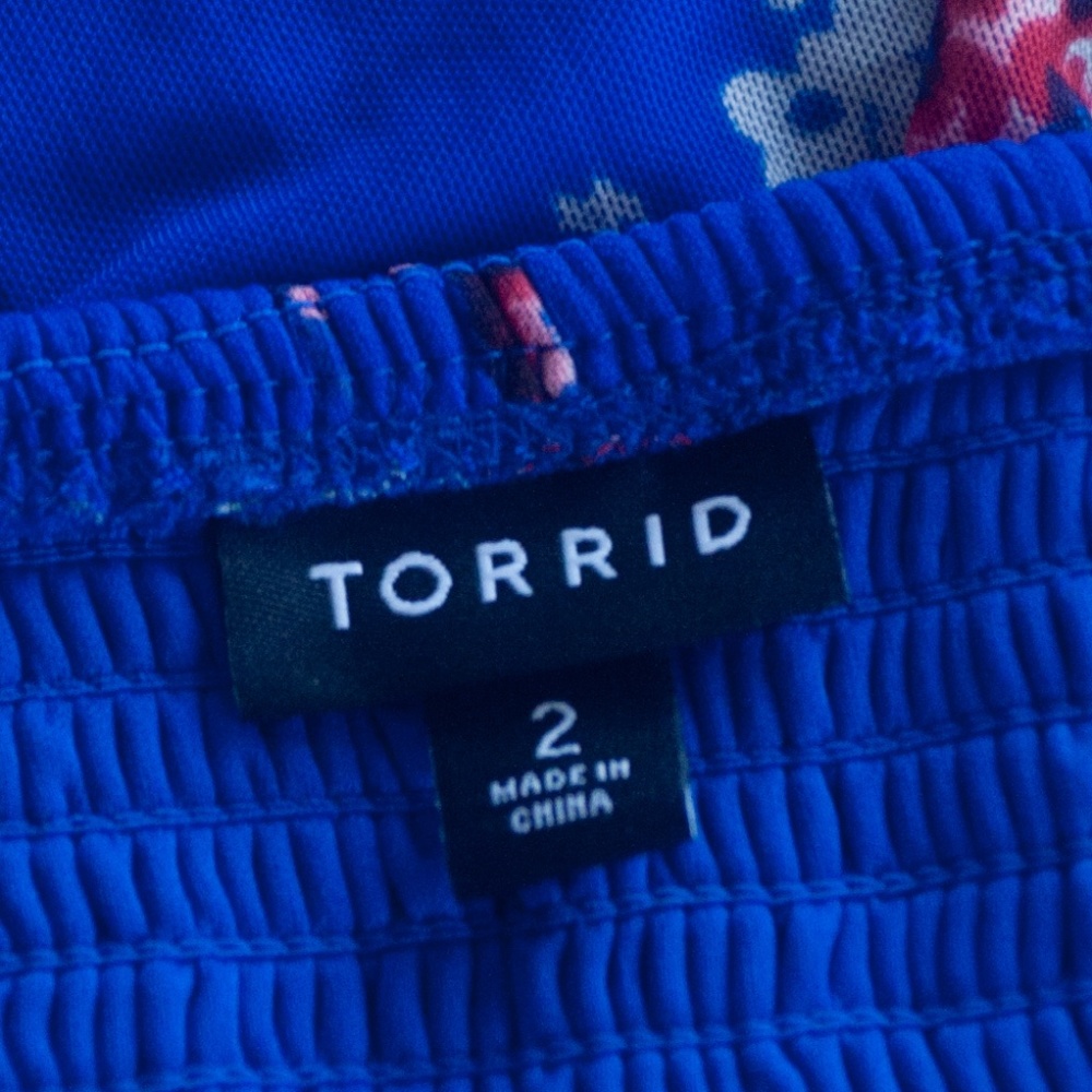 Torrid Blue Floral Twist Front Strapless Top - Picture 2 of 9